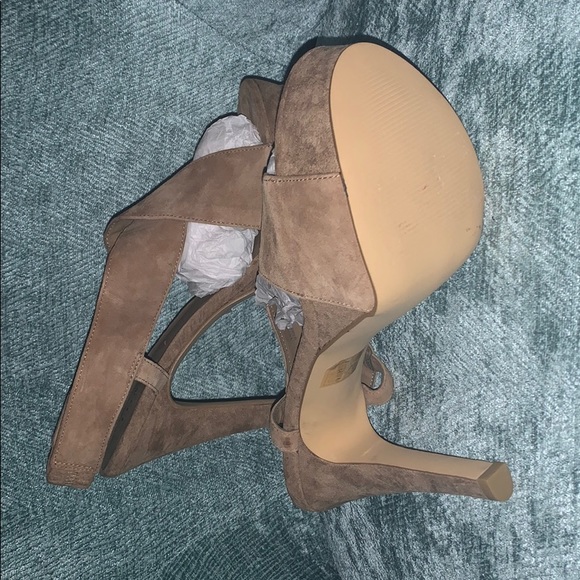❄️WINTER SALE PRICE $20❄️ Tan Suede Platform - Picture 4 of 4
